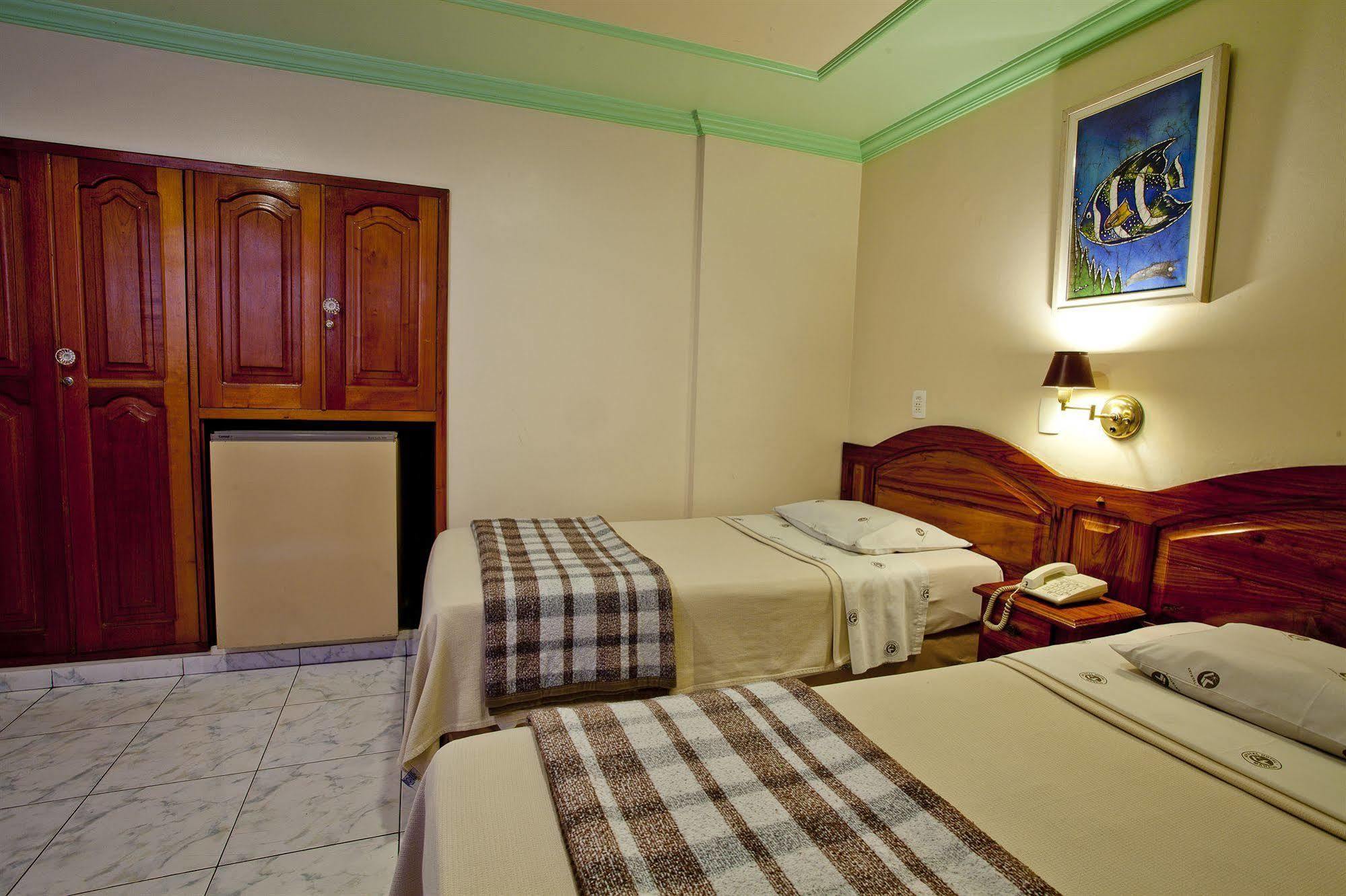 Krystal Hotel ماناوس المظهر الخارجي الصورة