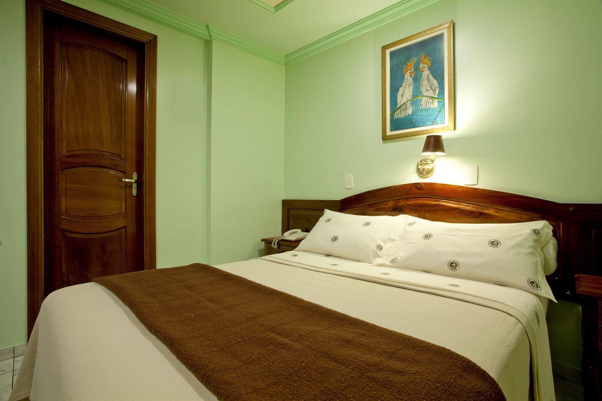 Krystal Hotel ماناوس المظهر الخارجي الصورة