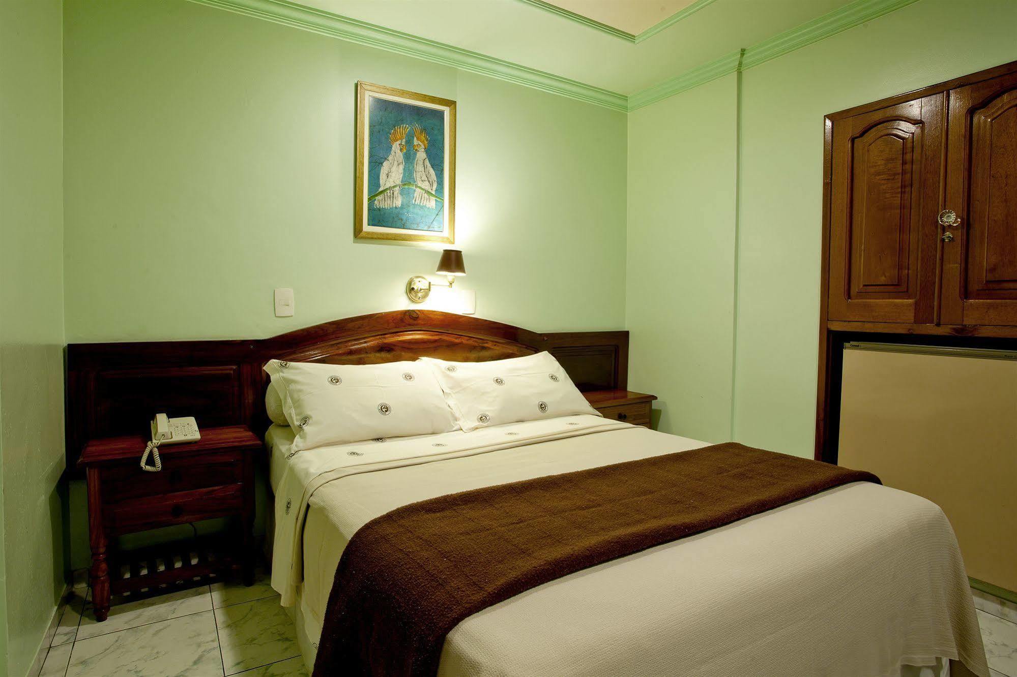 Krystal Hotel ماناوس المظهر الخارجي الصورة