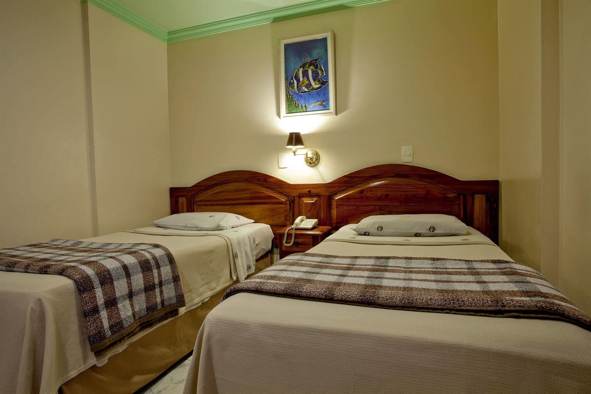 Krystal Hotel ماناوس المظهر الخارجي الصورة