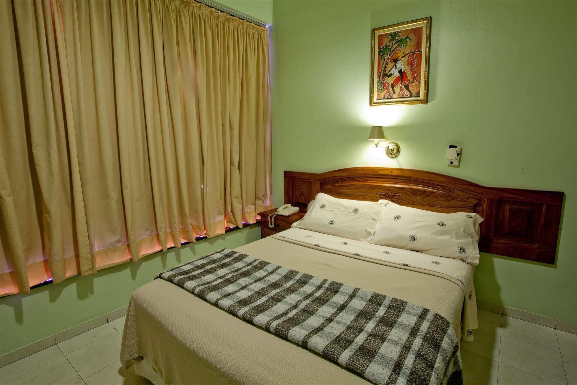 Krystal Hotel ماناوس المظهر الخارجي الصورة
