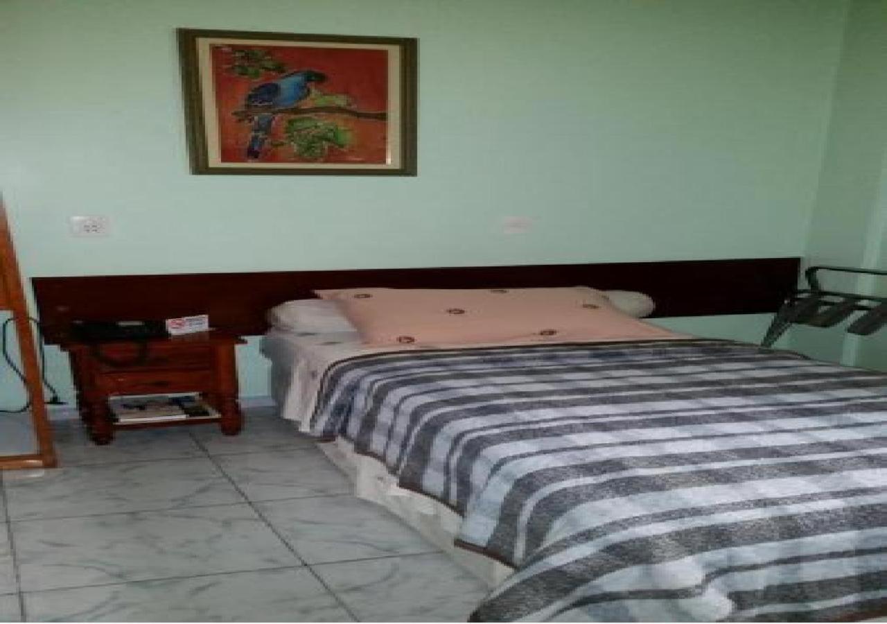 Krystal Hotel ماناوس المظهر الخارجي الصورة